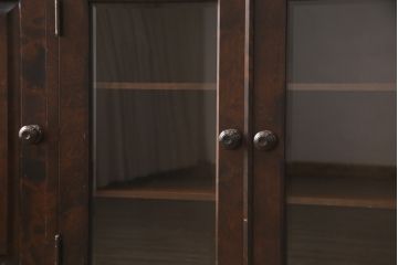 中古　北海道民芸家具　落ち着いた深みのある色合いが美しいサイドボード(サイドキャビネット、戸棚、収納棚)(R-055433)