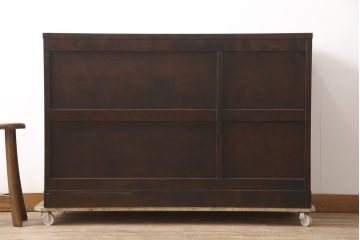 中古　北海道民芸家具　落ち着いた深みのある色合いが美しいサイドボード(サイドキャビネット、戸棚、収納棚)(R-055433)