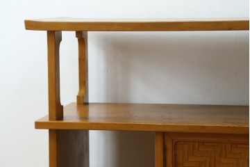 和製ヴィンテージ　民芸家具　屋久杉　矢筈網代(やはずあじろ)の扉が映える飾り棚　(R-055458)