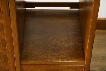 和製ヴィンテージ　民芸家具　屋久杉　矢筈網代(やはずあじろ)の扉が映える飾り棚　(R-055458)