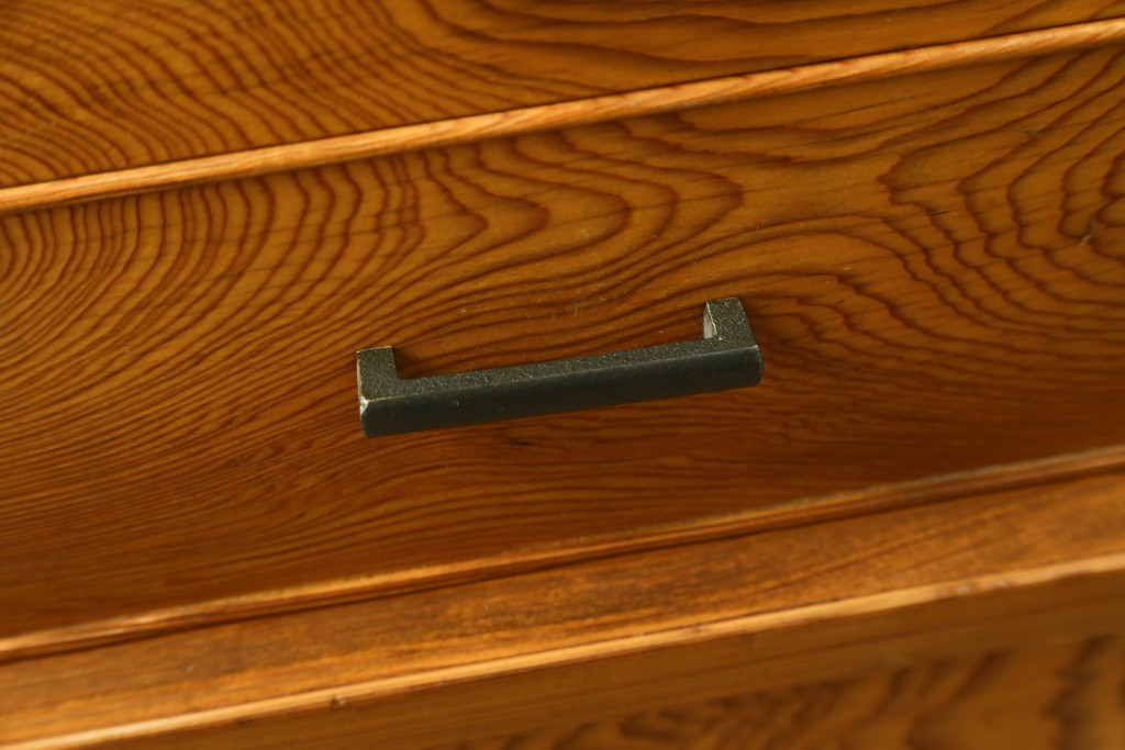 和製ヴィンテージ　民芸家具　屋久杉　矢筈網代(やはずあじろ)の扉が映える飾り棚　(R-055458)