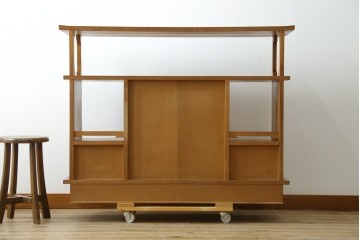 和製ヴィンテージ　民芸家具　屋久杉　矢筈網代(やはずあじろ)の扉が映える飾り棚　(R-055458)