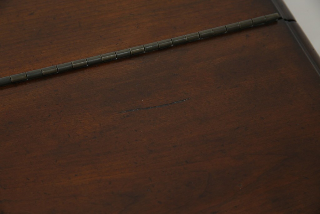 希少　中古　DREXEL HERITAGE(ドレクセルヘリテイジ)　クラシカルなデザインが魅力的なドレッサー　(R-055459)