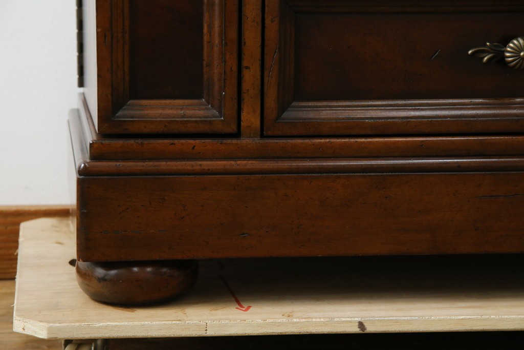 希少　中古　DREXEL HERITAGE(ドレクセルヘリテイジ)　クラシカルなデザインが魅力的なドレッサー　(R-055459)