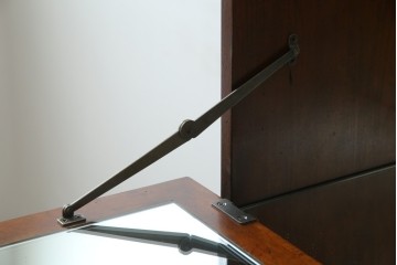 希少　中古　DREXEL HERITAGE(ドレクセルヘリテイジ)　クラシカルなデザインが魅力的なドレッサー　(R-055459)