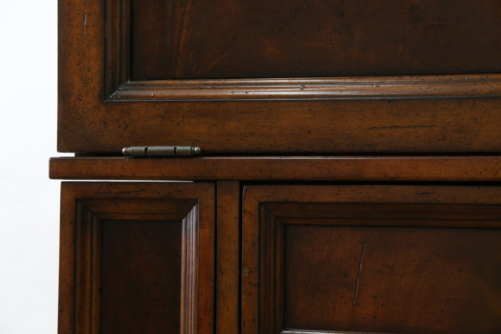 希少　中古　DREXEL HERITAGE(ドレクセルヘリテイジ)　クラシカルなデザインが魅力的なドレッサー　(R-055459)