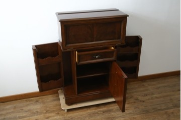 希少　中古　DREXEL HERITAGE(ドレクセルヘリテイジ)　クラシカルなデザインが魅力的なドレッサー　(R-055459)