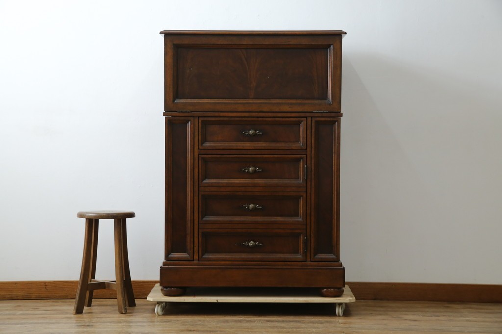 希少　中古　DREXEL HERITAGE(ドレクセルヘリテイジ)　クラシカルなデザインが魅力的なドレッサー　(R-055459)