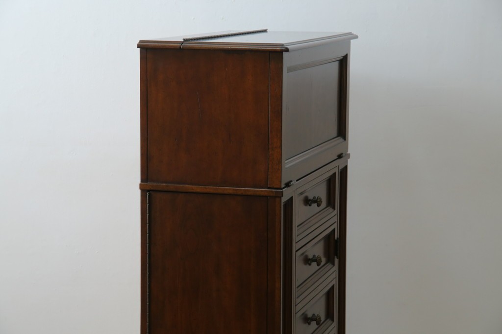 希少　中古　DREXEL HERITAGE(ドレクセルヘリテイジ)　クラシカルなデザインが魅力的なドレッサー　(R-055459)