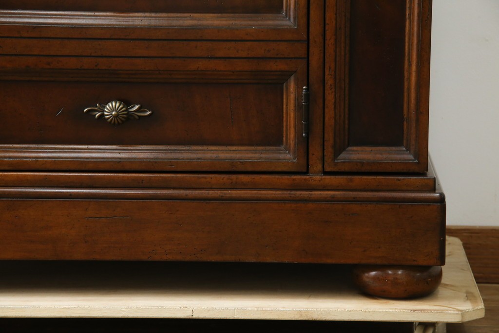 希少　中古　DREXEL HERITAGE(ドレクセルヘリテイジ)　クラシカルなデザインが魅力的なドレッサー　(R-055459)