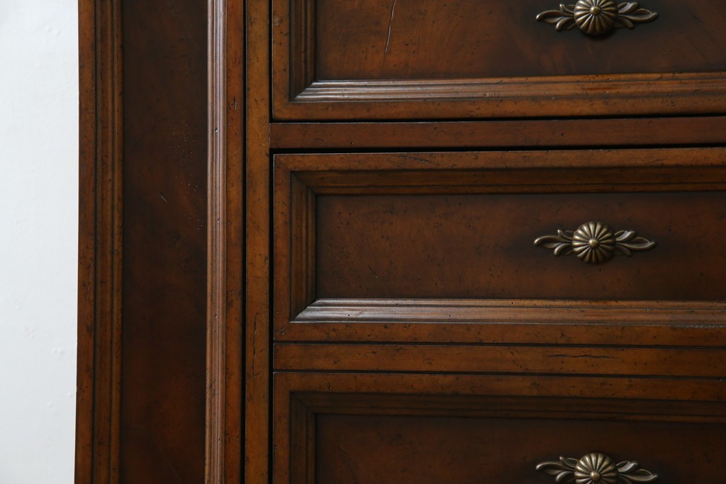 希少　中古　DREXEL HERITAGE(ドレクセルヘリテイジ)　クラシカルなデザインが魅力的なドレッサー　(R-055459)