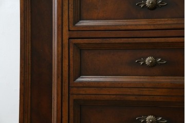 希少　中古　DREXEL HERITAGE(ドレクセルヘリテイジ)　クラシカルなデザインが魅力的なドレッサー　(R-055459)