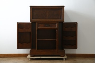 希少　中古　DREXEL HERITAGE(ドレクセルヘリテイジ)　クラシカルなデザインが魅力的なドレッサー　(R-055459)