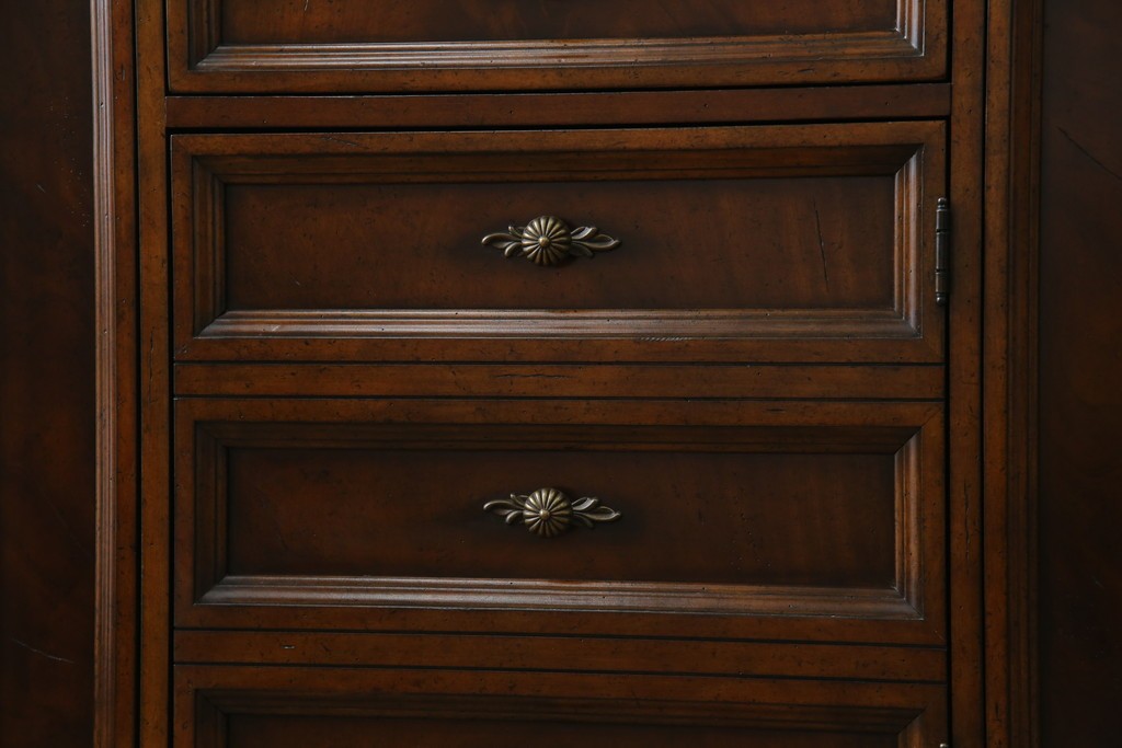 希少　中古　DREXEL HERITAGE(ドレクセルヘリテイジ)　クラシカルなデザインが魅力的なドレッサー　(R-055459)