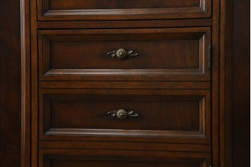 希少　中古　DREXEL HERITAGE(ドレクセルヘリテイジ)　クラシカルなデザインが魅力的なドレッサー　(R-055459)