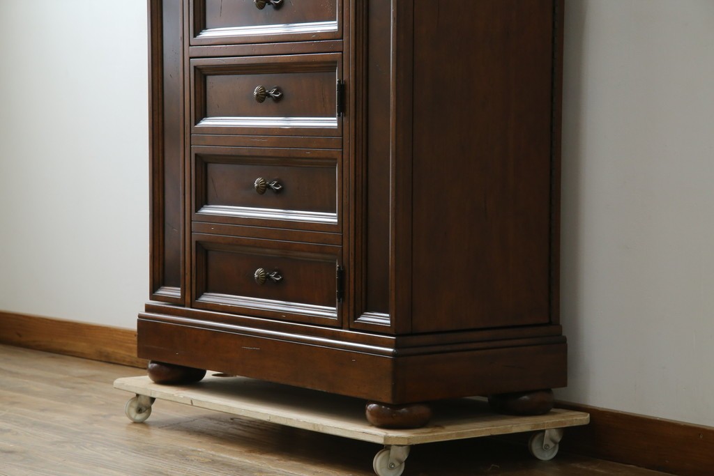 希少　中古　DREXEL HERITAGE(ドレクセルヘリテイジ)　クラシカルなデザインが魅力的なドレッサー　(R-055459)