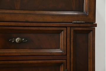 希少　中古　DREXEL HERITAGE(ドレクセルヘリテイジ)　クラシカルなデザインが魅力的なドレッサー　(R-055459)