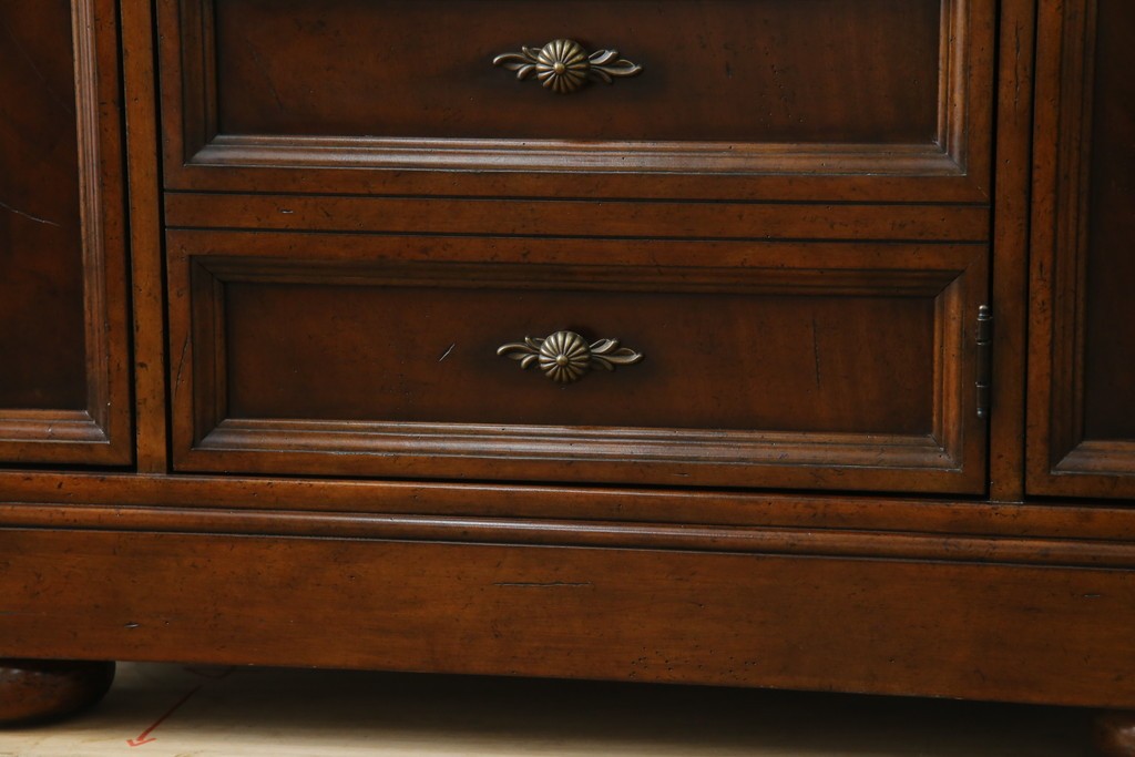 希少　中古　DREXEL HERITAGE(ドレクセルヘリテイジ)　クラシカルなデザインが魅力的なドレッサー　(R-055459)