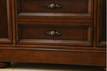 希少　中古　DREXEL HERITAGE(ドレクセルヘリテイジ)　クラシカルなデザインが魅力的なドレッサー　(R-055459)