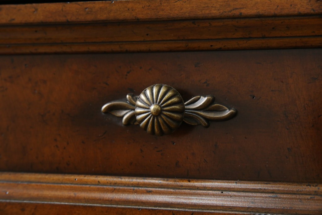 希少　中古　DREXEL HERITAGE(ドレクセルヘリテイジ)　クラシカルなデザインが魅力的なドレッサー　(R-055459)