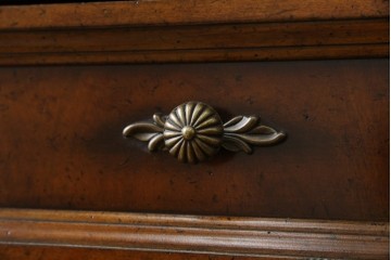 希少　中古　DREXEL HERITAGE(ドレクセルヘリテイジ)　クラシカルなデザインが魅力的なドレッサー　(R-055459)