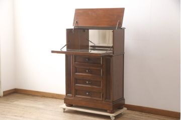 希少　中古　DREXEL HERITAGE(ドレクセルヘリテイジ)　クラシカルなデザインが魅力的なドレッサー(サイドキャビネット、鏡台、化粧台、サイドボード、サイドチェスト、引き出し)(R-055459)