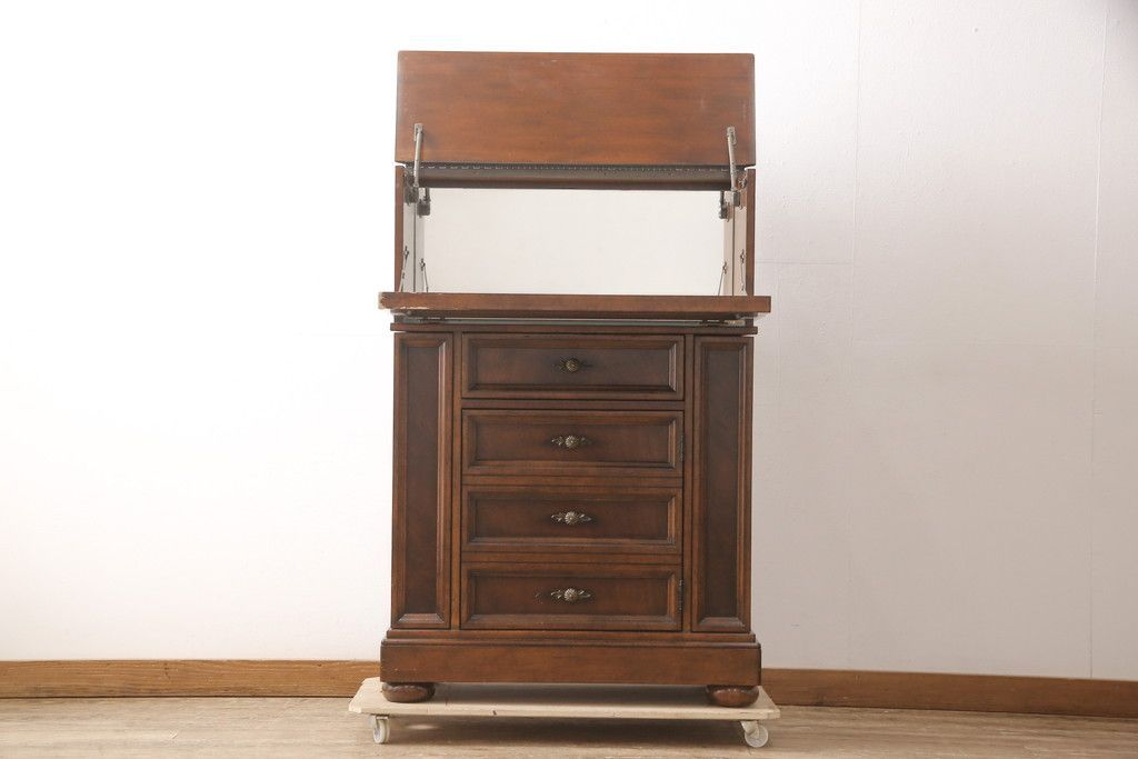 希少 中古 DREXEL HERITAGE(ドレクセルヘリテイジ) クラシカルなデザインが魅力的なドレッサー(サイドキャビネット、鏡台、化粧台、サイドボード、サイドチェスト、引き出し)(R-055459)