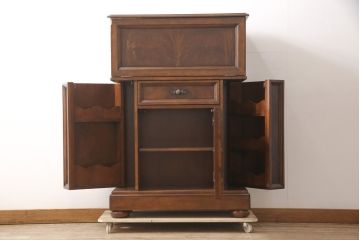 希少　中古　DREXEL HERITAGE(ドレクセルヘリテイジ)　クラシカルなデザインが魅力的なドレッサー(サイドキャビネット、鏡台、化粧台、サイドボード、サイドチェスト、引き出し)(R-055459)