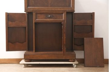 希少　中古　DREXEL HERITAGE(ドレクセルヘリテイジ)　クラシカルなデザインが魅力的なドレッサー(サイドキャビネット、鏡台、化粧台、サイドボード、サイドチェスト、引き出し)(R-055459)