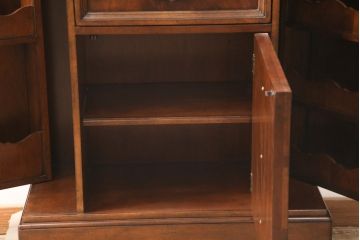 希少　中古　DREXEL HERITAGE(ドレクセルヘリテイジ)　クラシカルなデザインが魅力的なドレッサー(サイドキャビネット、鏡台、化粧台、サイドボード、サイドチェスト、引き出し)(R-055459)