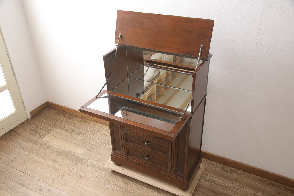 希少 中古 DREXEL HERITAGE(ドレクセルヘリテイジ) クラシカルなデザインが魅力的なドレッサー(サイドキャビネット、鏡台、化粧台、サイドボード、サイドチェスト、引き出し)(R-055459)