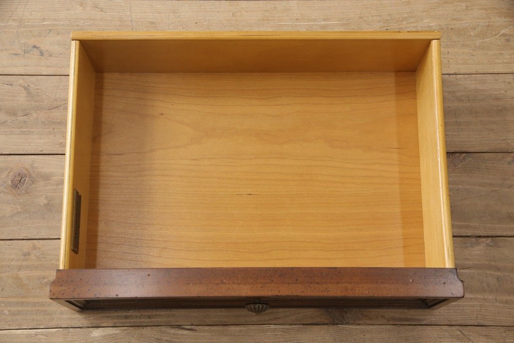 希少 中古 DREXEL HERITAGE(ドレクセルヘリテイジ) クラシカルなデザインが魅力的なドレッサー(サイドキャビネット、鏡台、化粧台、サイドボード、サイドチェスト、引き出し)(R-055459)