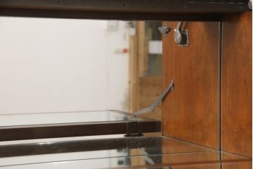 希少　中古　DREXEL HERITAGE(ドレクセルヘリテイジ)　クラシカルなデザインが魅力的なドレッサー(サイドキャビネット、鏡台、化粧台、サイドボード、サイドチェスト、引き出し)(R-055459)