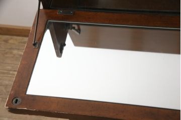 希少　中古　DREXEL HERITAGE(ドレクセルヘリテイジ)　クラシカルなデザインが魅力的なドレッサー(サイドキャビネット、鏡台、化粧台、サイドボード、サイドチェスト、引き出し)(R-055459)