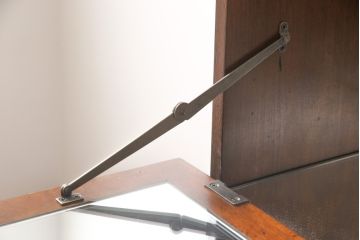 希少　中古　DREXEL HERITAGE(ドレクセルヘリテイジ)　クラシカルなデザインが魅力的なドレッサー(サイドキャビネット、鏡台、化粧台、サイドボード、サイドチェスト、引き出し)(R-055459)