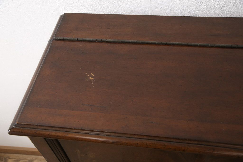 希少 中古 DREXEL HERITAGE(ドレクセルヘリテイジ) クラシカルなデザインが魅力的なドレッサー(サイドキャビネット、鏡台、化粧台、サイドボード、サイドチェスト、引き出し)(R-055459)