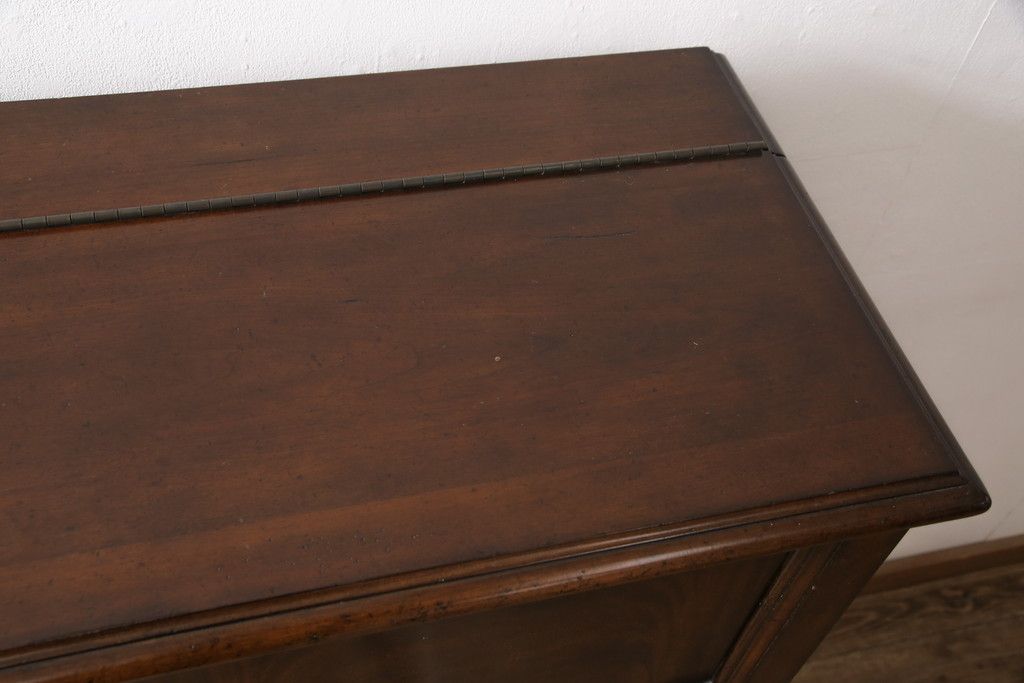 希少 中古 DREXEL HERITAGE(ドレクセルヘリテイジ) クラシカルなデザインが魅力的なドレッサー(サイドキャビネット、鏡台、化粧台、サイドボード、サイドチェスト、引き出し)(R-055459)