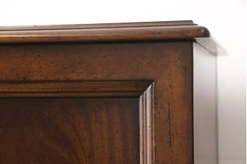 希少 中古 DREXEL HERITAGE(ドレクセルヘリテイジ) クラシカルなデザインが魅力的なドレッサー(サイドキャビネット、鏡台、化粧台、サイドボード、サイドチェスト、引き出し)(R-055459)