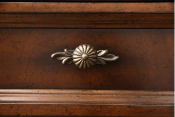 希少　中古　DREXEL HERITAGE(ドレクセルヘリテイジ)　クラシカルなデザインが魅力的なドレッサー(サイドキャビネット、鏡台、化粧台、サイドボード、サイドチェスト、引き出し)(R-055459)