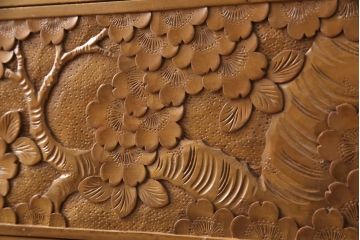 中古　美品　軽井沢彫り　伝統工芸　咲き誇る桜の彫刻が美しいドレッシングチェスト(ドレッサー、鏡台、引き出し、ミラー)(R-055461)