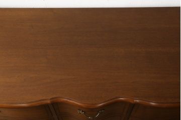 中古　美品　DREXEL HERITAGE(ドレクセルヘリテイジ)　Touraine(ツーレイン)　エレガントな雰囲気が魅力的なチェスト(サイドボード、引き出し)(定価約49万円)(R-055464)