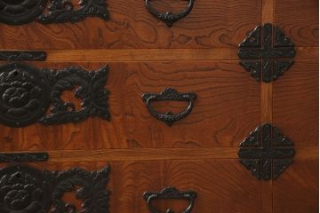 中古　美品　岩谷堂箪笥　立派な牡丹紋様金具が目を引く箪笥サイドボード(サイドチェスト、引き出し、タンス、衣装箪笥、収納箪笥)(R-055465)