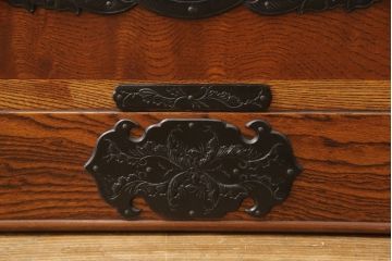 中古　美品　岩谷堂箪笥　立派な牡丹紋様金具が目を引く箪笥サイドボード(サイドチェスト、引き出し、タンス、衣装箪笥、収納箪笥)(R-055465)