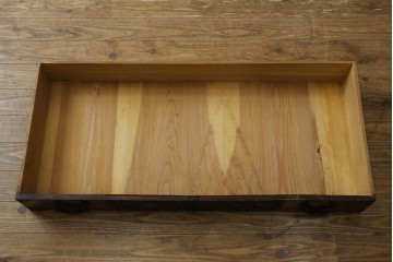 和製アンティーク　上手物　前面欅(ケヤキ)材　玉杢　立派な金具が目を引く仙台箪笥　(R-055467)
