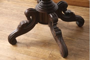 アンティーク家具　フランスアンティーク　マホガニー材　バルボスレッグ　優雅な彫りの装飾が魅力的なテーブル(ダイニングテーブル、コーヒーテーブル、カフェテーブル)(R-055470)