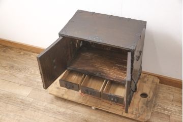 ビンテージ家具　李朝デザイン　韓国　凝ったつくりの金具が魅力!アジアンスタイルの空間づくりに活躍する李朝箪笥(時代箪笥、アンティーク箪笥、サイドキャビネット、ヴィンテージ)(R-055471)