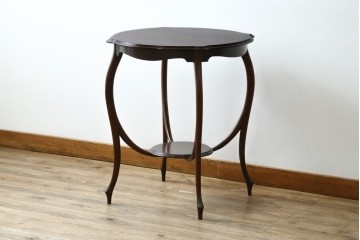 アンティーク家具　イギリスアンティーク　ウォールナット材　柔らかな曲線の脚が優しい雰囲気を醸し出すコーヒーテーブル　(R-055472)