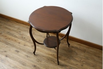 アンティーク家具　イギリスアンティーク　ウォールナット材　柔らかな曲線の脚が優しい雰囲気を醸し出すコーヒーテーブル　(R-055472)