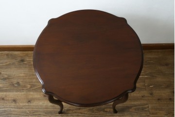 アンティーク家具　イギリスアンティーク　ウォールナット材　柔らかな曲線の脚が優しい雰囲気を醸し出すコーヒーテーブル　(R-055472)