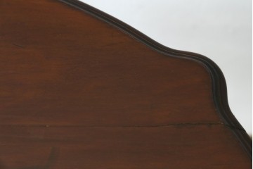 アンティーク家具　イギリスアンティーク　ウォールナット材　柔らかな曲線の脚が優しい雰囲気を醸し出すコーヒーテーブル　(R-055472)